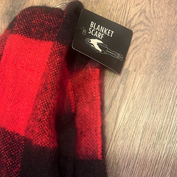 NWT D&Y Blanket Scarf - Picture 3 of 6